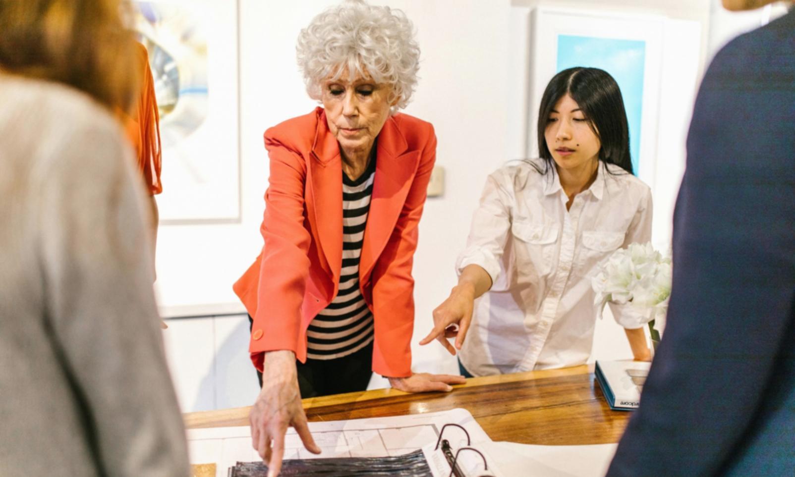 Professionelles Team bei strategischer Planung